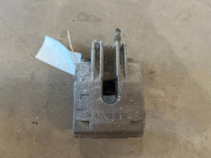 Gebrauchte Bremszange links vorne BMW 5 serie (E60) 525i 24V Preis € 25,00 Margenregelung angeboten von F. van den Mosselaar autodemontage