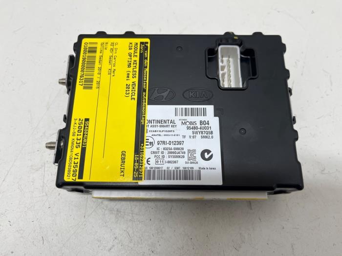 Używane Modul keyless vehicle Kia Optima 2.0 CVVT Hybrid 16V Cena € 75,00 Procedura marży oferowane przez F. van den Mosselaar autodemontage