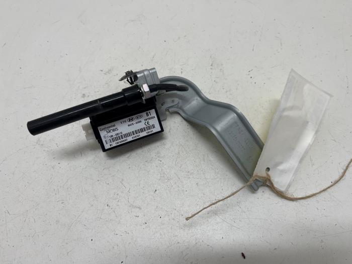 Używane Antena Kia Optima 2.0 CVVT Hybrid 16V Cena € 10,00 Procedura marży oferowane przez F. van den Mosselaar autodemontage