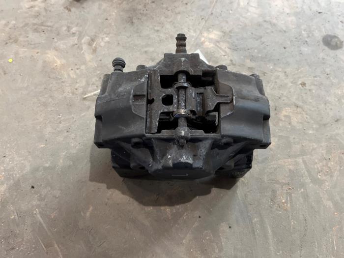Gebrauchte Bremszange rechts hinten Mercedes S (W220) 4.0 S-400 CDI V8 32V Preis € 35,00 Margenregelung angeboten von F. van den Mosselaar autodemontage