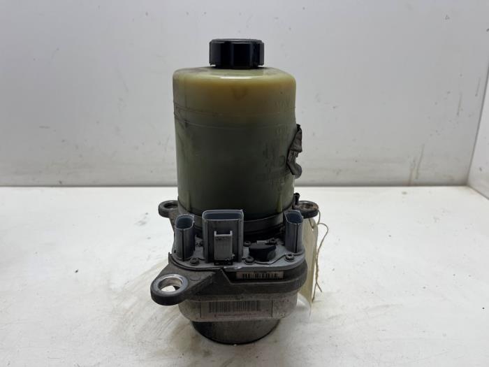 Usagé Pompe de direction Ford Focus 2 Wagon 1.8 16V Prix € 75,00 Règlement à la marge proposé par F. van den Mosselaar autodemontage