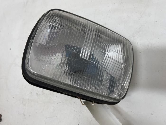 Używane Reflektor lewy Maserati Biturbo 2.5 425 18V Cena € 35,00 Procedura marży oferowane przez F. van den Mosselaar autodemontage