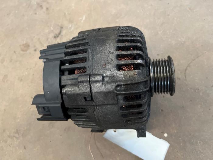 Begagnade Dynamo Volkswagen Jetta III (1K2) 1.4 TSI 122 16V Pris € 35,00 Marginaltabell erbjuds av F. van den Mosselaar autodemontage