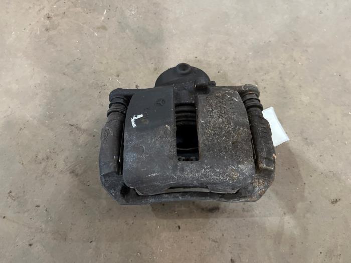 Gebrauchte Bremszange links vorne Mercedes B (W245) 2.0 B-200 16V Turbo Preis € 25,00 Margenregelung angeboten von F. van den Mosselaar autodemontage