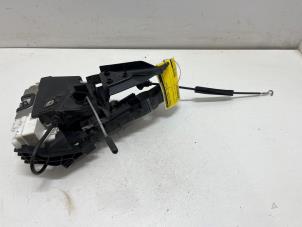 Begagnade Dörrmekanism, 4-dörrars, höger bak Mercedes B (W245) 2.0 B-200 16V Turbo Pris € 14,99 Marginaltabell erbjuds av F. van den Mosselaar autodemontage