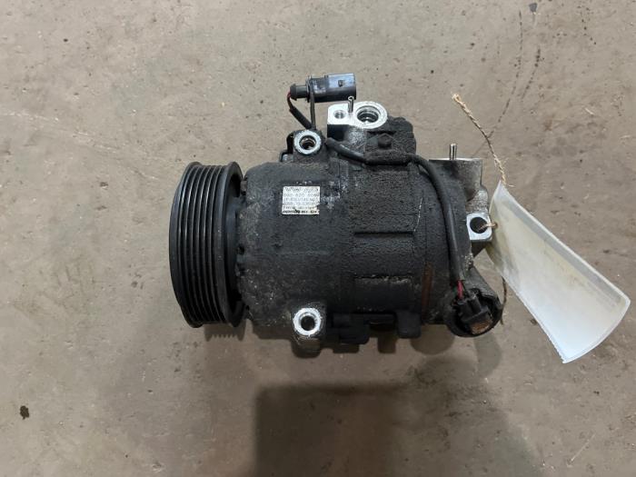 Usagé Compresseur de clim Skoda Roomster (5J) 1.2 12V HTTP Prix € 75,00 Règlement à la marge proposé par F. van den Mosselaar autodemontage