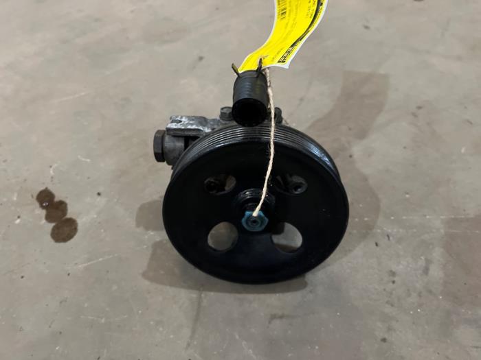 Usagé Pompe de direction Kia Sorento II (XM) 2.2 CRDi 16V VGT 4x4 Prix € 35,00 Règlement à la marge proposé par F. van den Mosselaar autodemontage