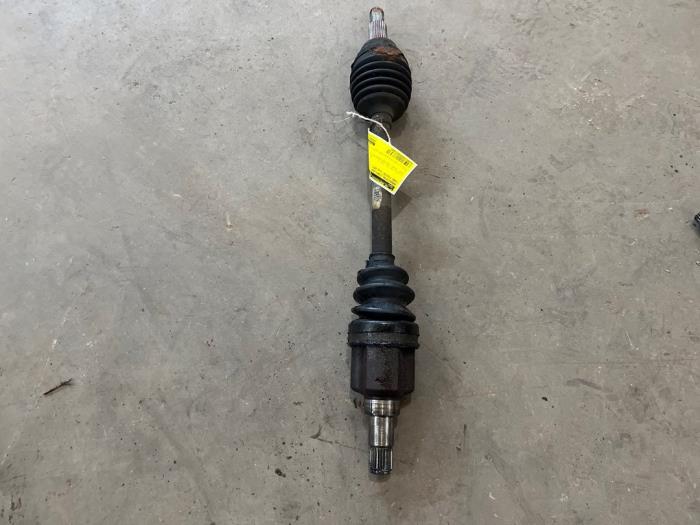 Gebrauchte Antriebswelle links vorne Ford Fiesta 6 (JA8) 1.25 16V Preis € 35,00 Margenregelung angeboten von F. van den Mosselaar autodemontage