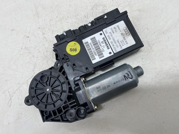 Usados Motor de ventanilla de puerta Audi A2 (8Z0) 1.4 16V Precio € 15,00 Norma de margen ofrecido por F. van den Mosselaar autodemontage