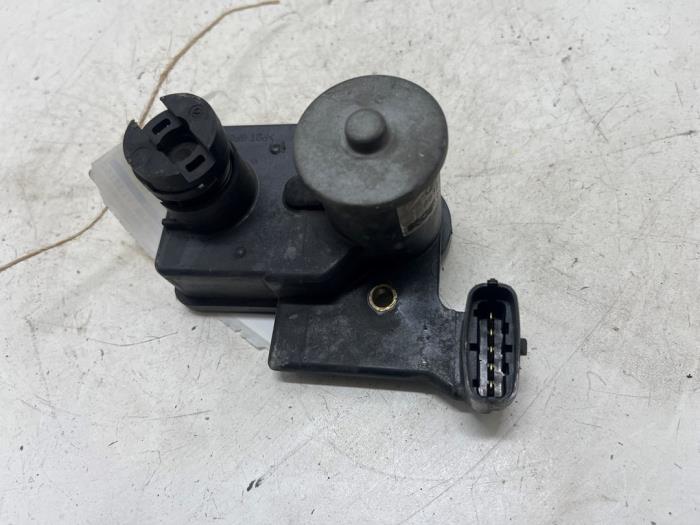 Begagnade Vortexventilmotor Kia Carens III (FG) 2.0 CRDI VGT 16V Pris € 20,00 Marginaltabell erbjuds av F. van den Mosselaar autodemontage