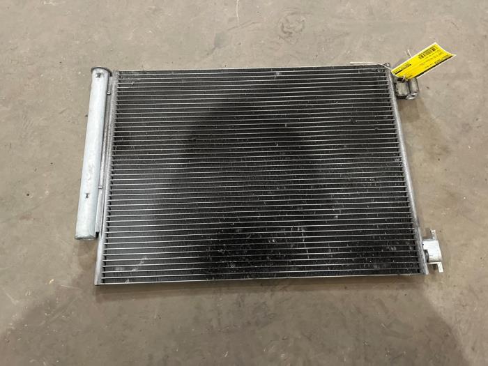Usagé Condenseur de climatisation Renault Captur I (2R) 0.9 Energy TCE 12V Prix € 35,00 Règlement à la marge proposé par F. van den Mosselaar autodemontage