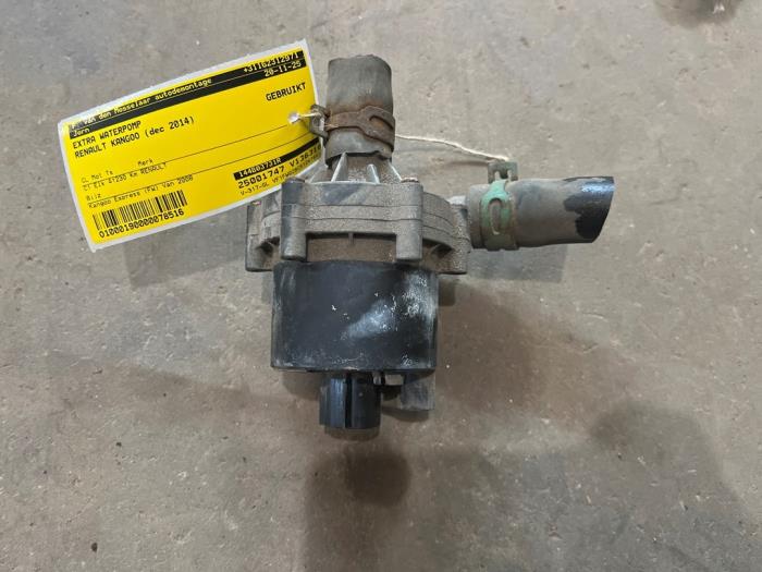 Begagnade Extra vattenpump Renault Kangoo Express (FW) ZE Pris € 25,00 Marginaltabell erbjuds av F. van den Mosselaar autodemontage