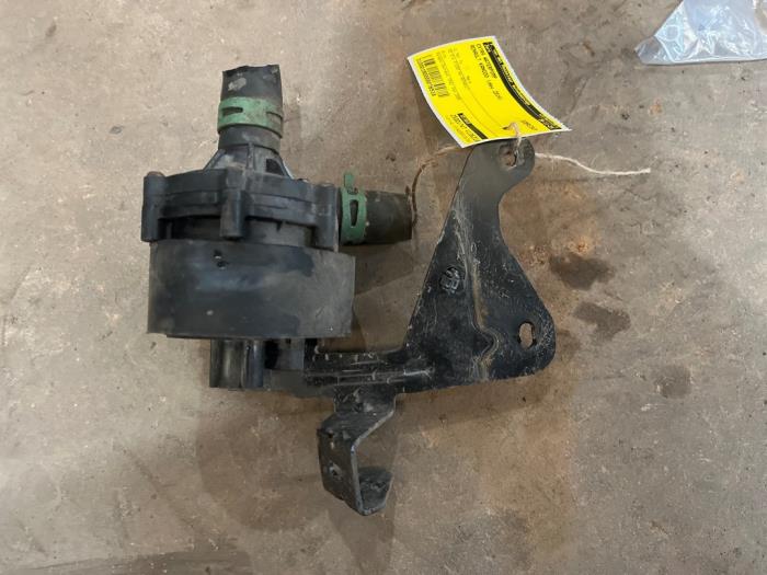 Begagnade Extra vattenpump Renault Kangoo Express (FW) ZE Pris € 25,00 Marginaltabell erbjuds av F. van den Mosselaar autodemontage
