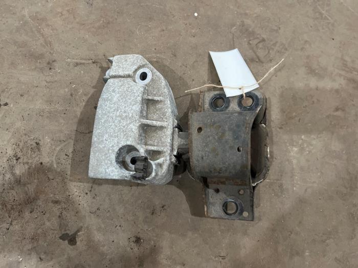 Used Engine mount Renault Kangoo Express (FW) ZE Price € 20,00 Margin scheme offered by F. van den Mosselaar autodemontage
