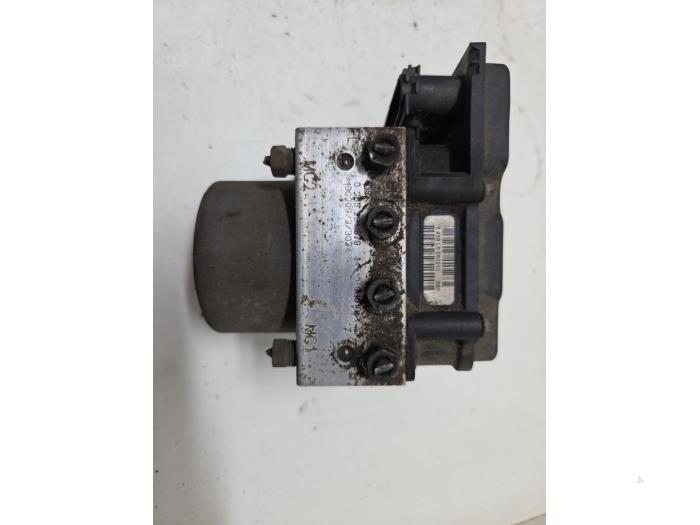 Begagnade ABS-pump Toyota Aygo (B10) 1.0 12V VVT-i Pris € 25,00 Marginaltabell erbjuds av F. van den Mosselaar autodemontage