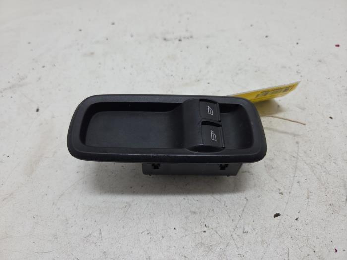 Usados Interruptor combinado de ventanillas Ford Fiesta 6 (JA8) 1.4 16V Precio € 10,00 Norma de margen ofrecido por F. van den Mosselaar autodemontage