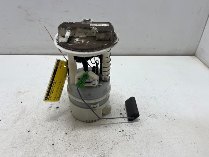 Usagé Pompe à carburant Renault Twingo II (CN) 1.2 Prix € 35,00 Règlement à la marge proposé par F. van den Mosselaar autodemontage