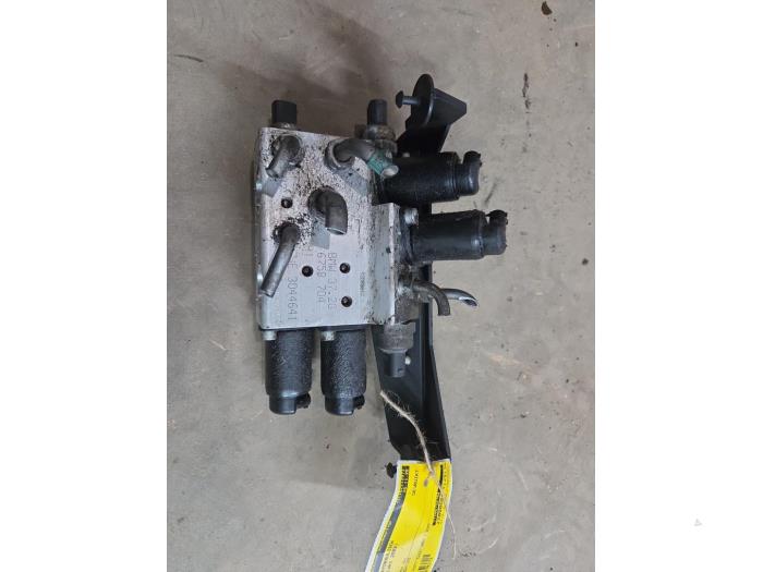 Gebrauchte Ventilblock hydraulisch BMW 7 serie (E65/E66/E67) 745i,Li 4.4 V8 32V Preis € 50,00 Margenregelung angeboten von F. van den Mosselaar autodemontage