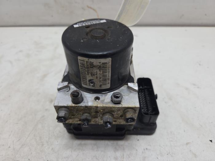 Begagnade ABS-pump Fiat Doblo Cargo (263) 1.3 MJ 16V DPF Euro 5 Pris € 50,00 Marginaltabell erbjuds av F. van den Mosselaar autodemontage