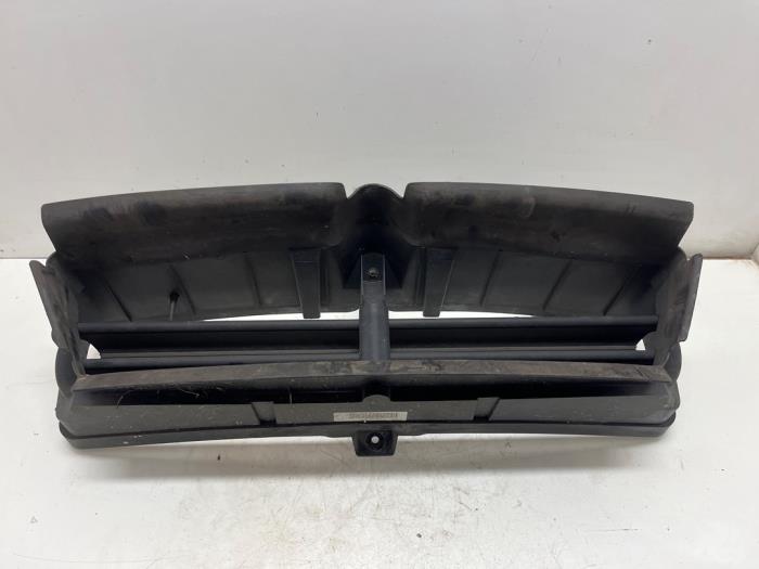 Begagnade Lufttratt BMW 1 serie (E81) 116i 1.6 16V Pris € 50,00 Marginaltabell erbjuds av F. van den Mosselaar autodemontage