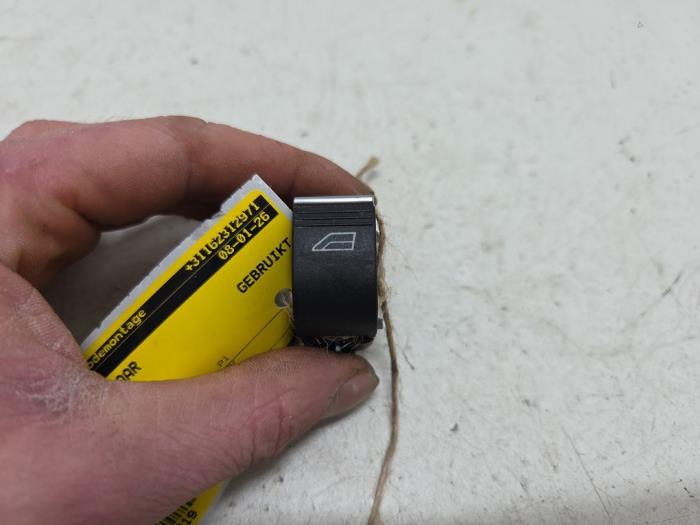 Usados Interruptor de ventanilla eléctrica Ford B-Max (JK8) 1.5 TDCi Precio € 10,00 Norma de margen ofrecido por F. van den Mosselaar autodemontage