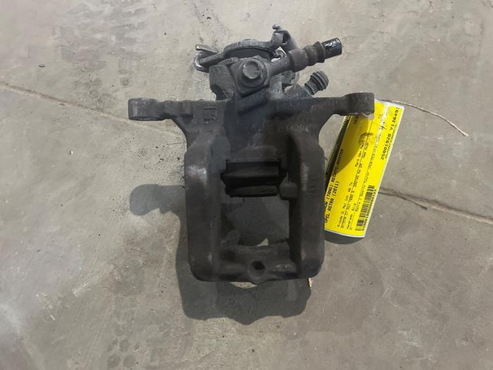 Gebrauchte Bremszange rechts hinten Opel Astra J Sports Tourer (PD8/PE8/PF8) 1.7 CDTi 16V Preis € 35,00 Margenregelung angeboten von F. van den Mosselaar autodemontage