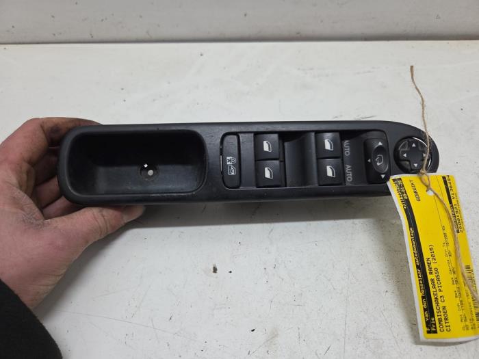 Usados Interruptor combinado de ventanillas Citroen C3 Picasso (SH) 1.2 12V PureTech 110 Precio € 45,00 Norma de margen ofrecido por F. van den Mosselaar autodemontage