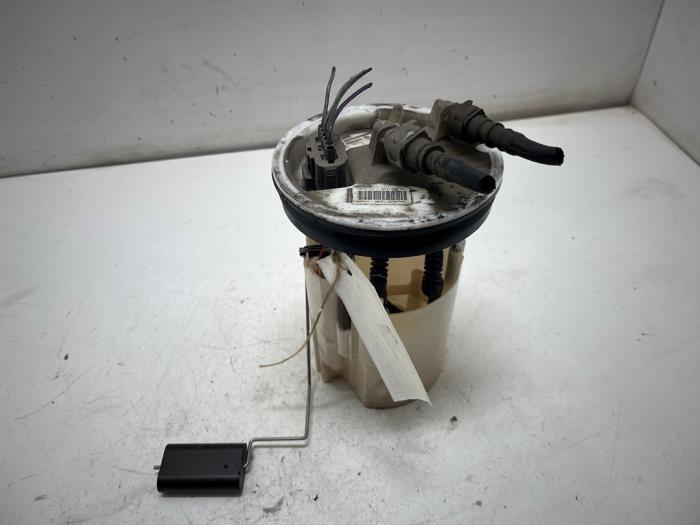 Begagnade Elektrisk bränslepump Ford B-Max (JK8) 1.5 TDCi Pris € 35,00 Marginaltabell erbjuds av F. van den Mosselaar autodemontage