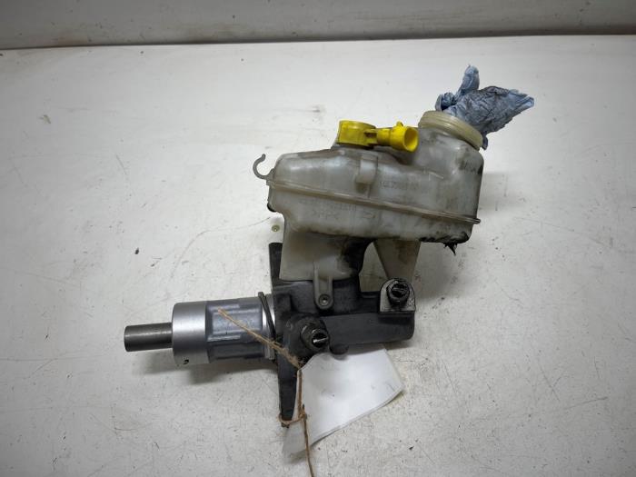 Gebrauchte Hauptbremszylinder Opel Astra J Sports Tourer (PD8/PE8/PF8) 1.7 CDTi 16V Preis € 15,00 Margenregelung angeboten von F. van den Mosselaar autodemontage