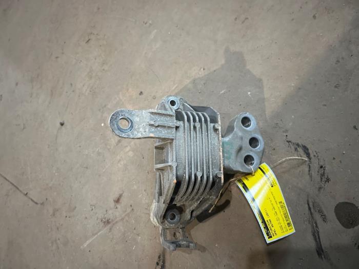 Used Engine mount Opel Astra J Sports Tourer (PD8/PE8/PF8) 1.7 CDTi 16V Price € 15,00 Margin scheme offered by F. van den Mosselaar autodemontage