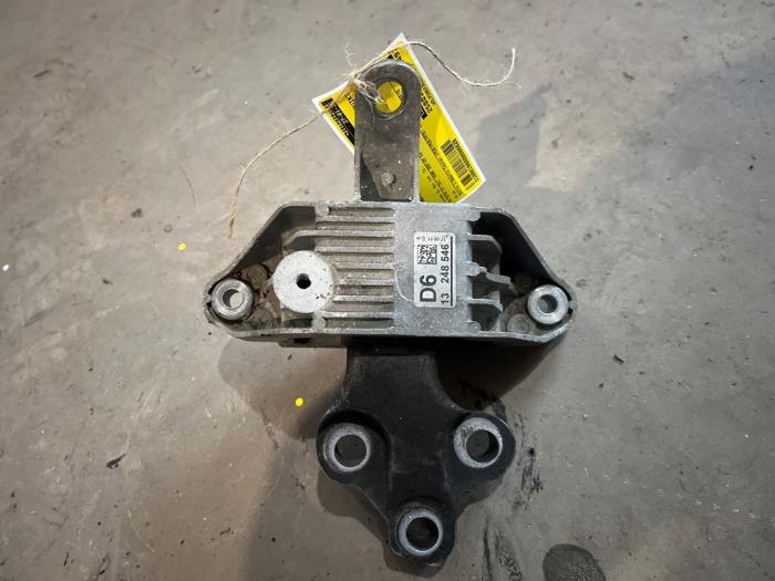 Used Engine mount Opel Astra J Sports Tourer (PD8/PE8/PF8) 1.7 CDTi 16V Price € 15,00 Margin scheme offered by F. van den Mosselaar autodemontage