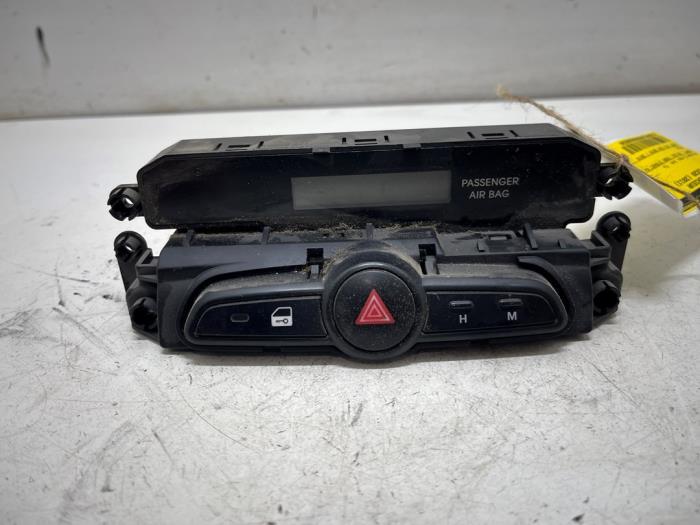 Begagnade Innerdisplay Hyundai iX20 (JC) 1.4 CRDi 16V Pris € 20,00 Marginaltabell erbjuds av F. van den Mosselaar autodemontage
