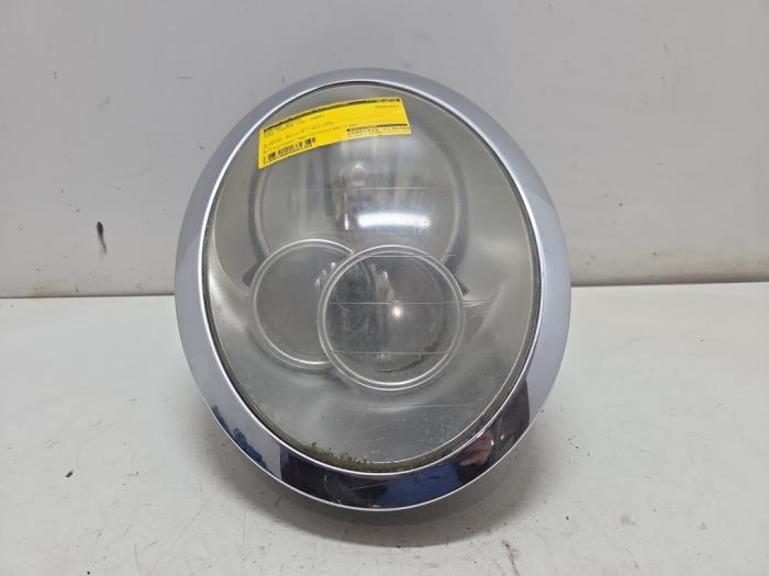 Używane Reflektor prawy BMW Mini (R50/53) 1.6 16V One Cena € 25,00 Procedura marży oferowane przez F. van den Mosselaar autodemontage