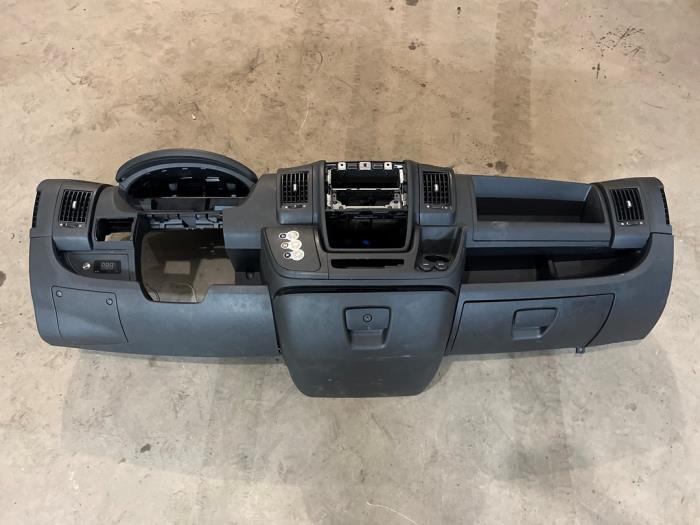 Używane Panel Citroen Jumper (U9) ë-Jumper Cena € 250,00 Procedura marży oferowane przez F. van den Mosselaar autodemontage