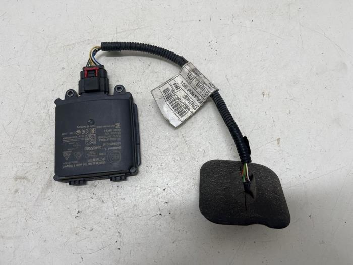 Begagnade Radarsensor Opel Movano Movano-e Pris € 50,00 Marginaltabell erbjuds av F. van den Mosselaar autodemontage