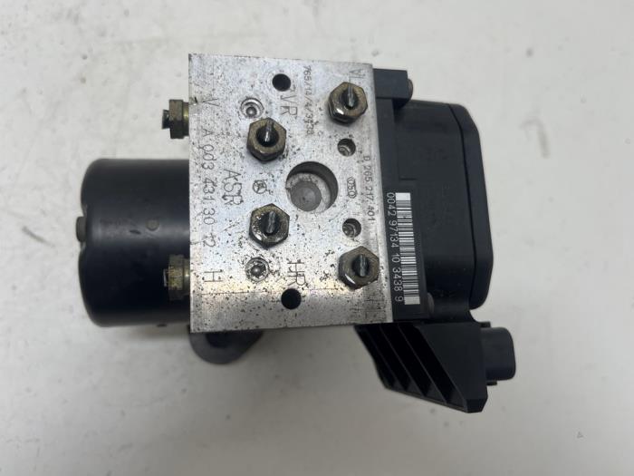 Begagnade ABS-pump Mercedes E (W210) 3.0 E-300D Turbo 24V Pris € 20,00 Marginaltabell erbjuds av F. van den Mosselaar autodemontage