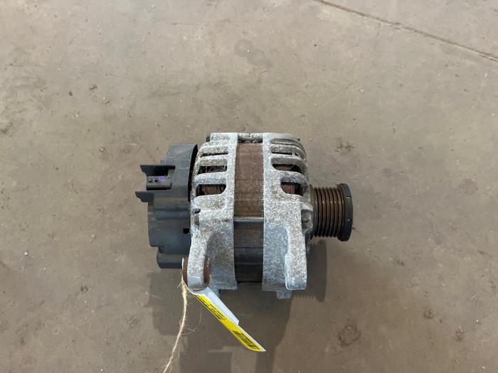 Begagnade Dynamo Renault Clio IV (5R) 0.9 Energy TCE 90 12V Pris € 50,00 Marginaltabell erbjuds av F. van den Mosselaar autodemontage