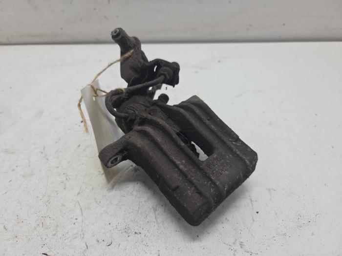 Gebrauchte Bremszange links hinten Volkswagen Golf V (1K1) 1.4 16V Preis € 35,00 Margenregelung angeboten von F. van den Mosselaar autodemontage