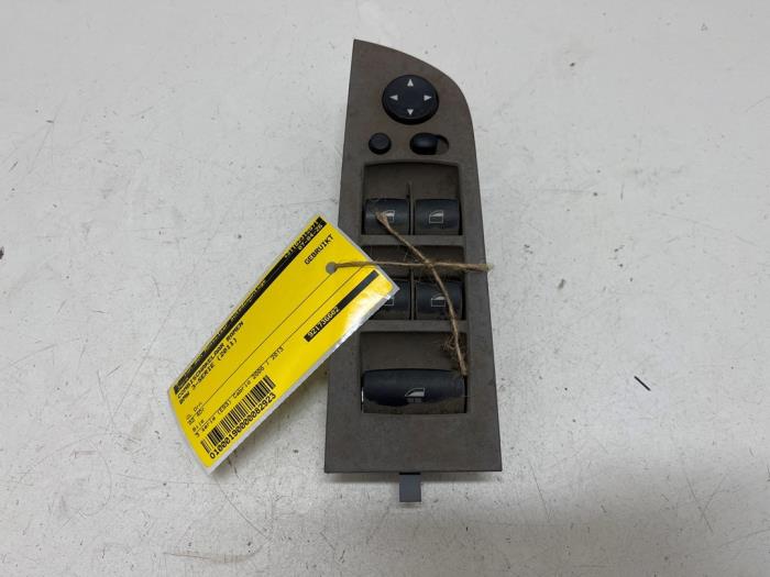Usados Interruptor combinado de ventanillas BMW 3 serie (E93) 320i 16V Precio € 35,00 Norma de margen ofrecido por F. van den Mosselaar autodemontage