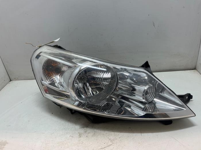 Używane Reflektor prawy Fiat Scudo (270) 2.0 D Multijet Cena € 35,00 Procedura marży oferowane przez F. van den Mosselaar autodemontage