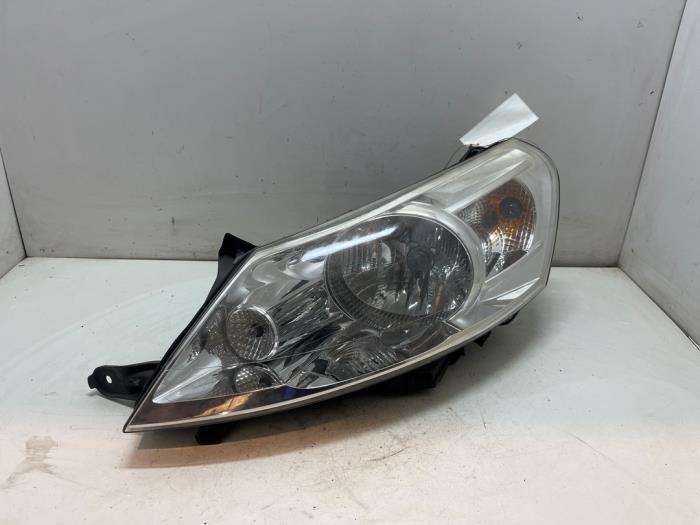 Używane Reflektor lewy Fiat Scudo (270) 2.0 D Multijet Cena € 35,00 Procedura marży oferowane przez F. van den Mosselaar autodemontage