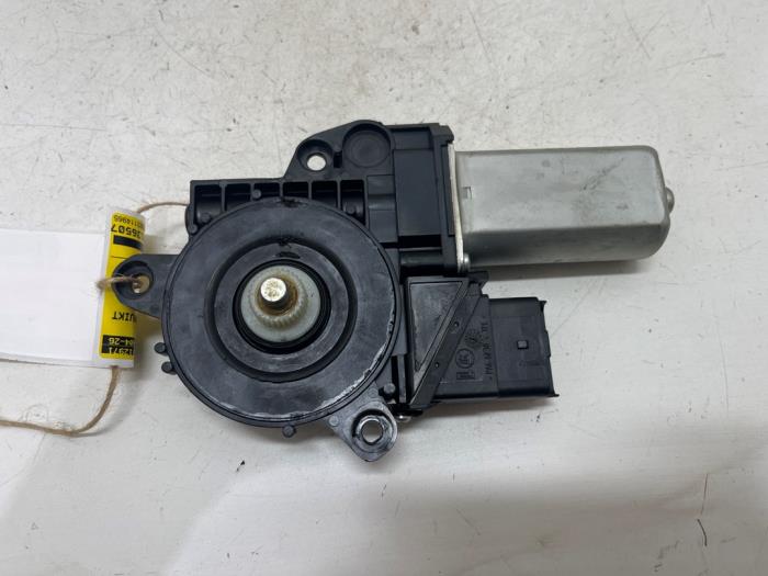 Usados Motor de ventanilla de puerta Fiat Croma (194) 1.9 D Multijet 16V Precio € 15,00 Norma de margen ofrecido por F. van den Mosselaar autodemontage