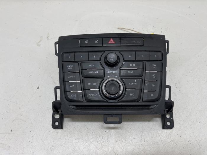 Używane Panel obslugi radia Opel Zafira Tourer (P12) 2.0 CDTI 16V 130 Ecotec Cena € 50,00 Procedura marży oferowane przez F. van den Mosselaar autodemontage