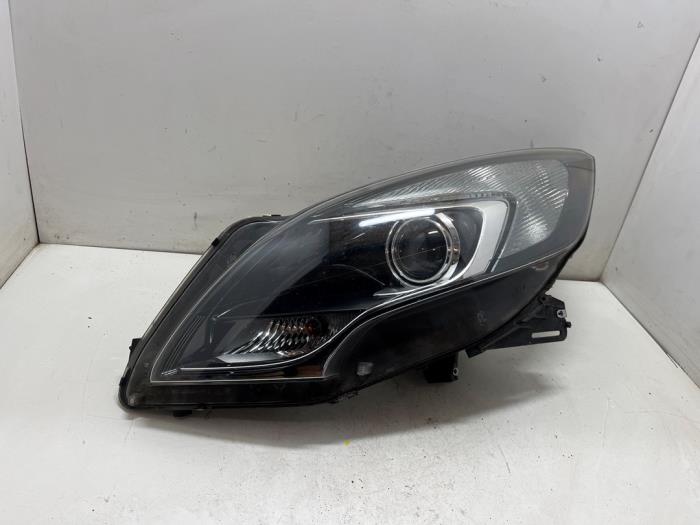 Używane Reflektor lewy Opel Zafira Tourer (P12) 2.0 CDTI 16V 130 Ecotec Cena € 200,00 Procedura marży oferowane przez F. van den Mosselaar autodemontage