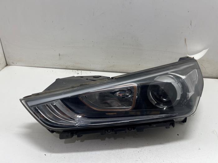 Gebrauchte Scheinwerfer links Hyundai Ioniq EV Preis € 350,00 Margenregelung angeboten von F. van den Mosselaar autodemontage