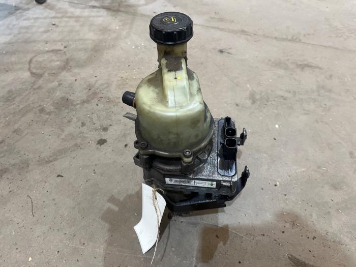 Usagé Pompe de direction Dacia Sandero II 0.9 TCE 12V Prix € 100,00 Règlement à la marge proposé par F. van den Mosselaar autodemontage