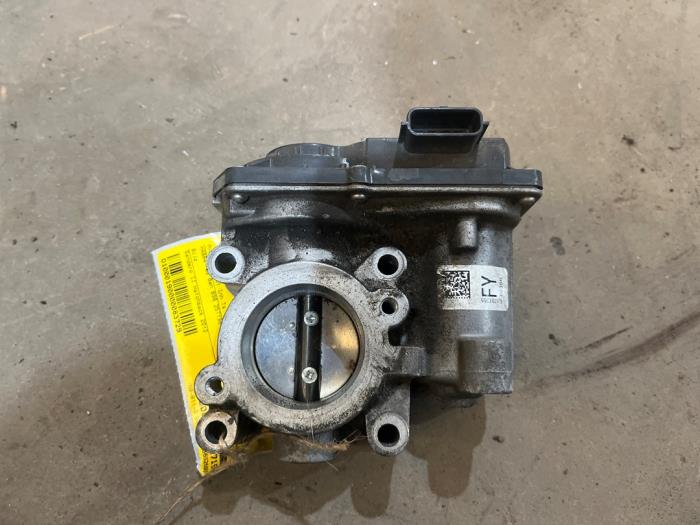 Usagé Boitier papillon Dacia Sandero II 0.9 TCE 12V Prix € 25,00 Règlement à la marge proposé par F. van den Mosselaar autodemontage