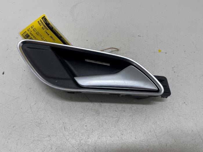 Begagnade Handtag Audi Q3 (8UB/8UG) 2.0 16V TFSI 170 Quattro Pris € 10,00 Marginaltabell erbjuds av F. van den Mosselaar autodemontage