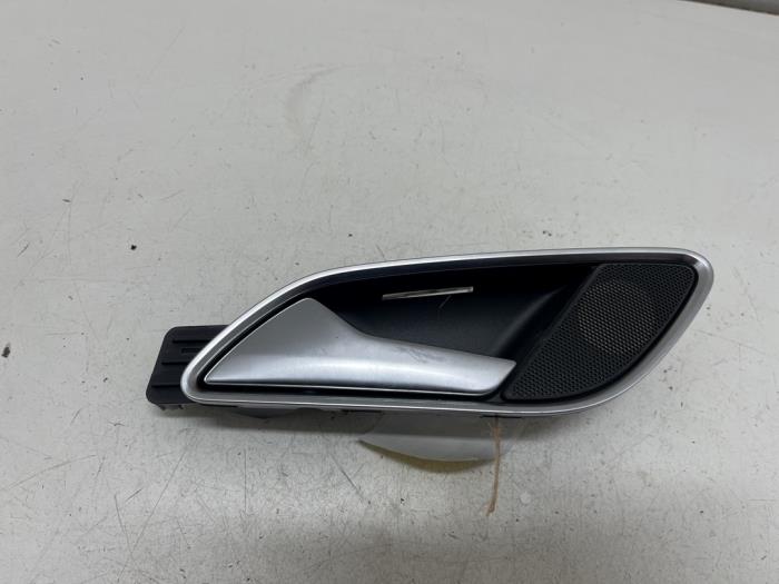 Begagnade Handtag Audi Q3 (8UB/8UG) 2.0 16V TFSI 170 Quattro Pris € 10,00 Marginaltabell erbjuds av F. van den Mosselaar autodemontage