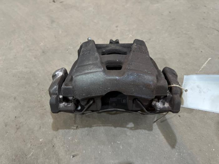 Gebrauchte Bremszange rechts vorne Audi Q3 (8UB/8UG) 2.0 16V TFSI 170 Quattro Preis € 35,00 Margenregelung angeboten von F. van den Mosselaar autodemontage